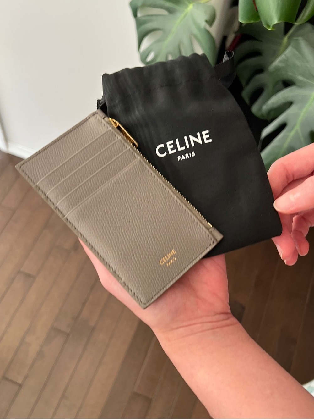 Celine Pebble Zipped Compact Card Holder in grained calfskin - Picture 2 of 8